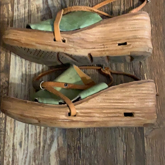 Sandals - Picture 7 of 7